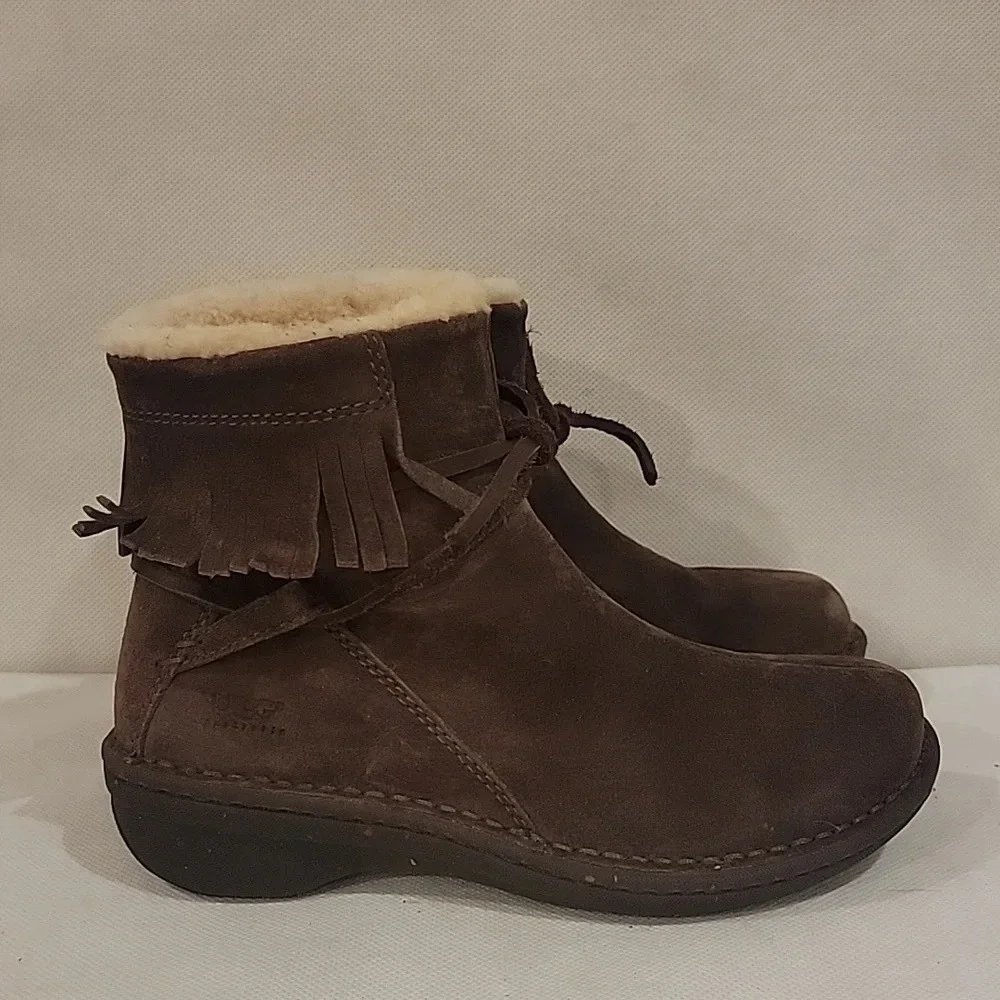 NEW -‎ UGG GAVIOTA BROWN SUEDE ANKLE BOOTS (sz 6)